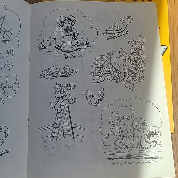 Pair of vintage coloring books - Picture 13 of 17